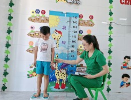 TRƯỜNG MẦM NON KỲ HOA TỔ CHỨC CÂN ĐO THEO DÕI SỨC KHỎE CHO TRẺ ĐẦU NĂM HỌC 2025 - 2026