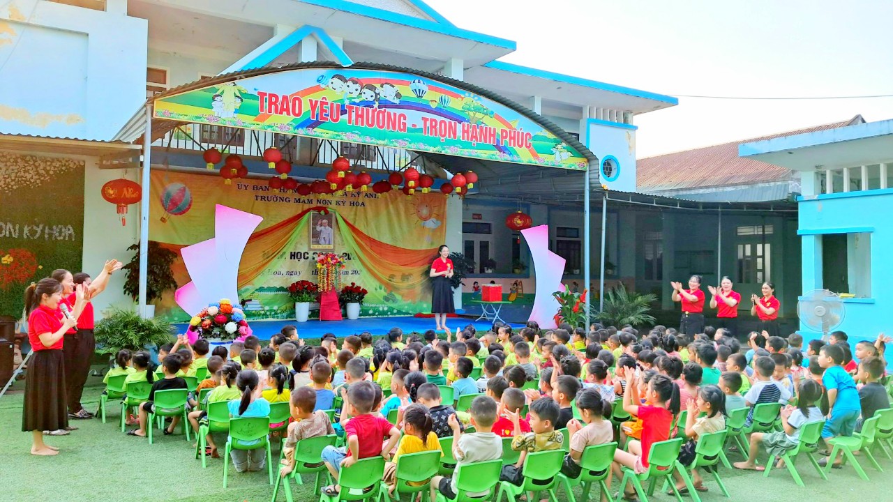 ẤN TƯỢNG HOẠT ĐỘNG GIAO LƯU " BÉ YÊU ĐẤT NƯỚC VIỆT NAM" CỦA TRƯỜNG MẦM NON KỲ HOA