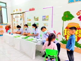 TRƯỜNG MẦM NON KỲ HOA PHỐI HỢP VỚI TRẠM Y TẾ TỔ CHỨC KHÁM SỨC KHỎE ĐỊNH KỲ LẦN 2 CHO TRẺ