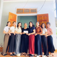 TRƯỜNG MẦM NON KỲ HOA TỔ CHỨC THĂM HỎI, TẶNG QUÀ TRI ÂN CÁC GIA ĐÌNH CÓ CÔNG VỚI CÁCH MẠNG LÀ THÂN NHÂN CÁN BỘ, GIÁO VIÊN, NHÂN VIÊN TRONG NHÀ TRƯỜNG NHÂN DỊP 27/7