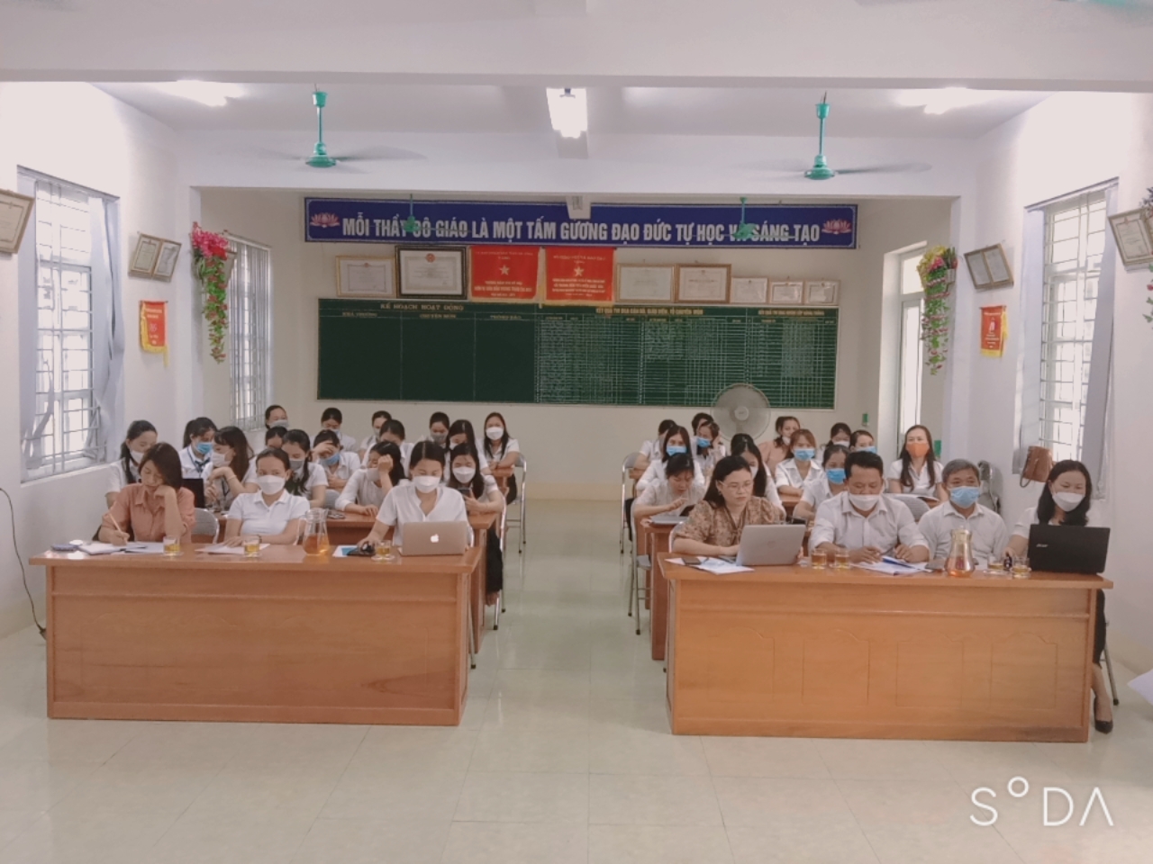 TRƯỜNG MẦM NON KỲ HOA TỔ CHỨC HỘI NGHỊ VIÊN CHỨC VÀ NGƯỜI LAO ĐỘNG NĂM HỌC 2021 - 2022