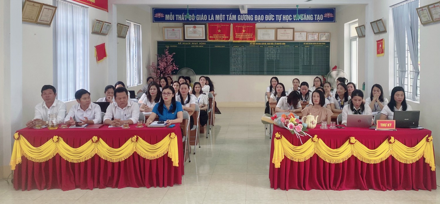 Trường mầm non Kỳ Hoa tổ chức Hội nghị viên chức và người lao động Năm học 2022-2023