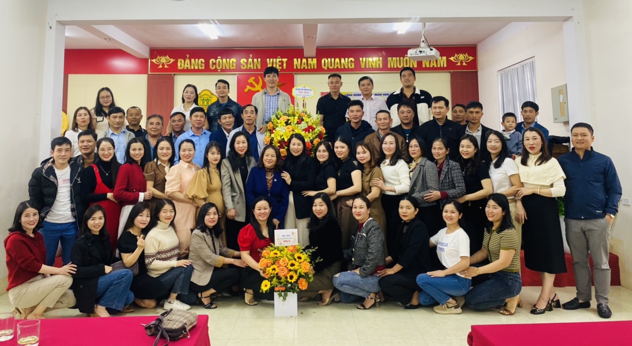 Công đoàn trường mầm non Kỳ Hoa tổ chức "Tọa đàm, gặp mặt dâu rể" nhân dịp kỷ niệm 113 năm ngày quốc tế phụ nữ 8/3