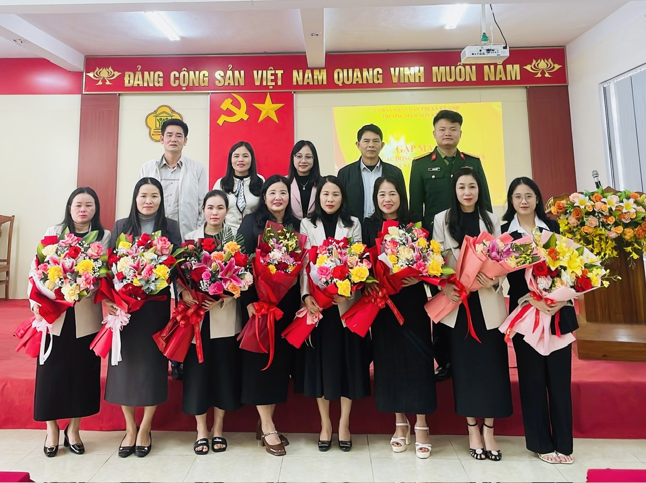TRƯỜNG MẦM NON KỲ HOA TỔ CHỨC GẶP MẶT CHIA TAY CÁN BỘ QUẢN LÝ VÀ KẾ TOÁN CHUYỂN CÔNG TÁC