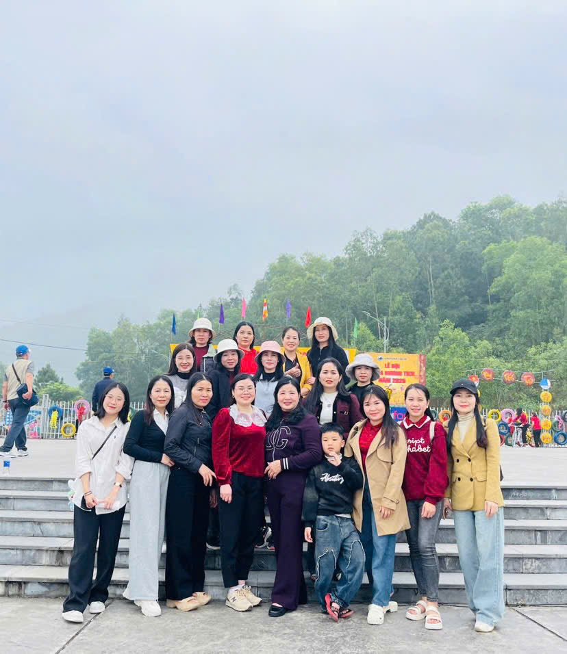 Trường mầm non Kỳ Hoa tổ chức chuyến du xuân, lễ chùa đầu năm.